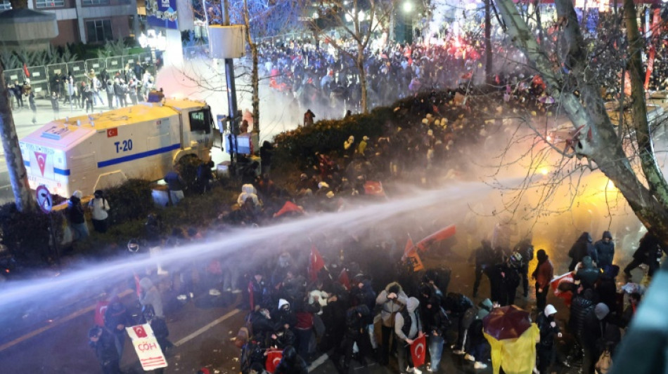 Cuarta noche de masivas protestas en Turquía tras detención de alcalde de Estambul