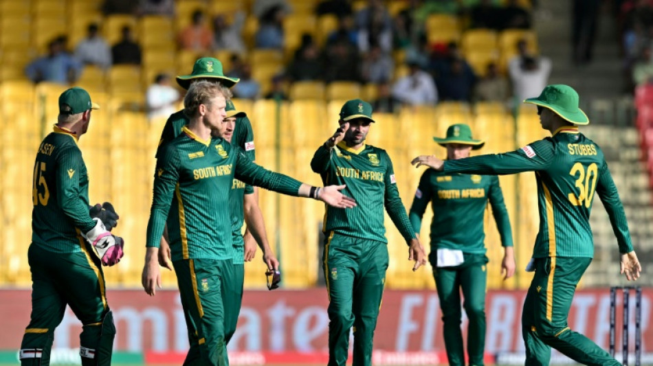 South Africa upstage hapless England to reach Champions Trophy semis