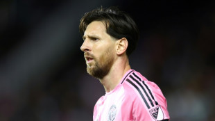 MLS multa Messi por apertar pescoço de auxiliar técnico adversário