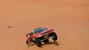 Loeb encadena triunfos en el Dakar, el chileno Cornejo gana en motos