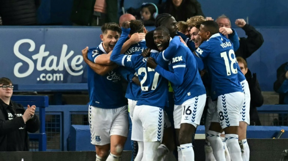 Liverpool lose at Everton to leave Premier League hopes in ruins