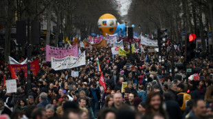 Franceses vuelven a la calle en contra de reforma de pensiones de Macron