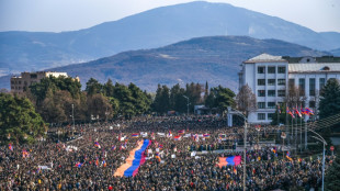 Miles de manifestantes en Nagorno Kabaraj contra bloqueo de un corredor esencial hacia Armenia