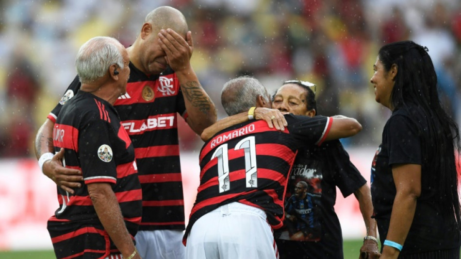 Flamengo homenageia Adriano Imperador em jogo de despedida