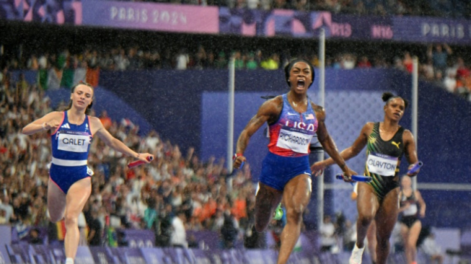 Richardson shines as US win women's 4x100m relay gold