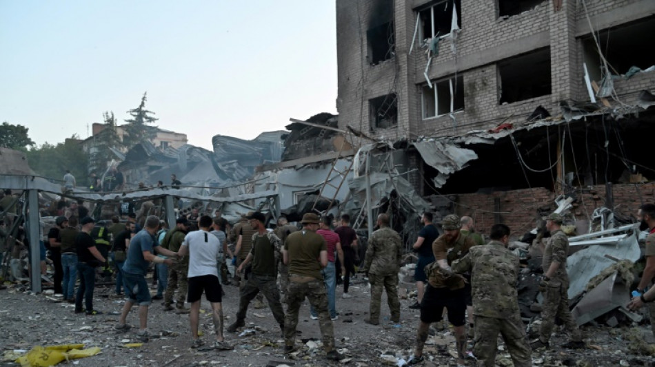 Al menos nueve muertos en bombardeo ruso contra un restaurante en Ucrania