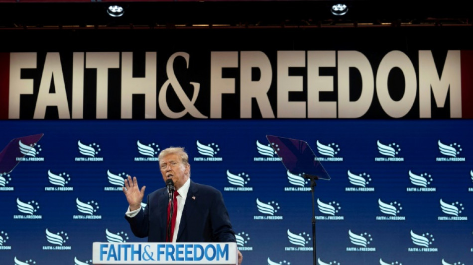 "Votez" pour moi, je vous défendrai: Trump courtise les chrétiens évangéliques