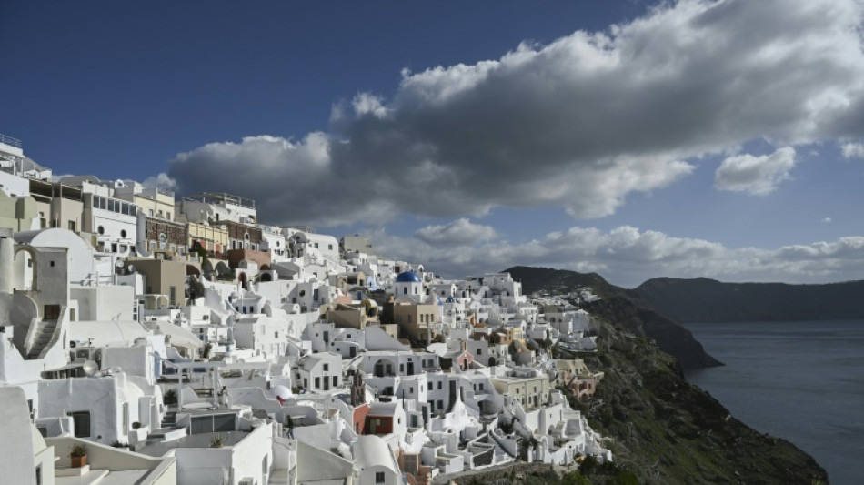 "No tenemos miedo", afirman residentes de la isla griega de Santorini pese a los sismos continuos