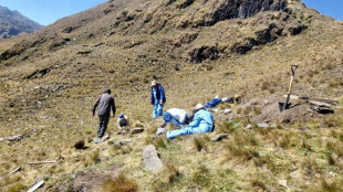 Hallan en Perú restos de 11 campesinos masacrados por militares hace 40 años