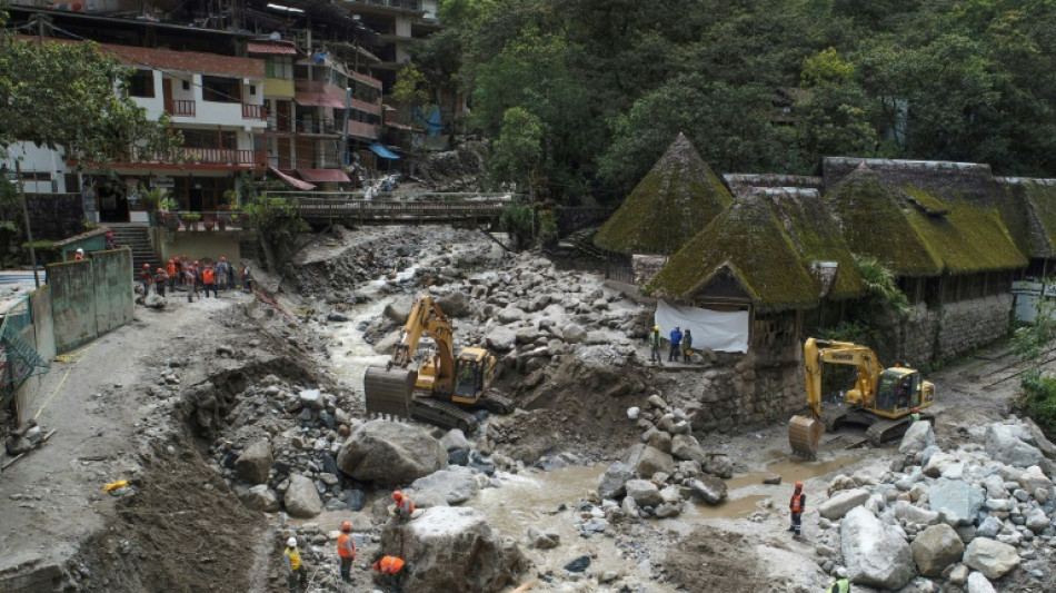 Pérou: opérations de nettoyage au pied du Machu Picchu après des inondations