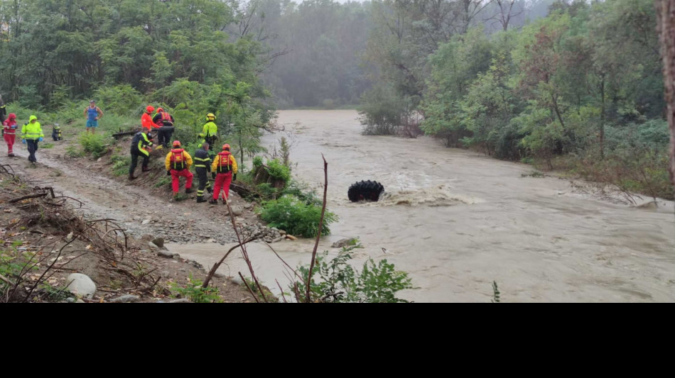 Travolto col trattore dalla piena di un torrente nel Torinese