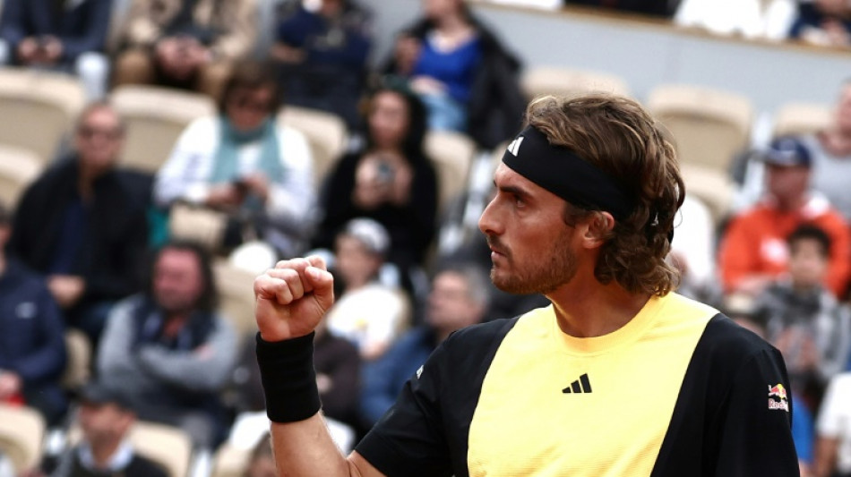 Tsitsipas passa sem sustos à segunda rodada de Roland Garros