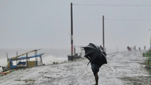 800,000 seek shelter as Bangladesh braces for cyclone