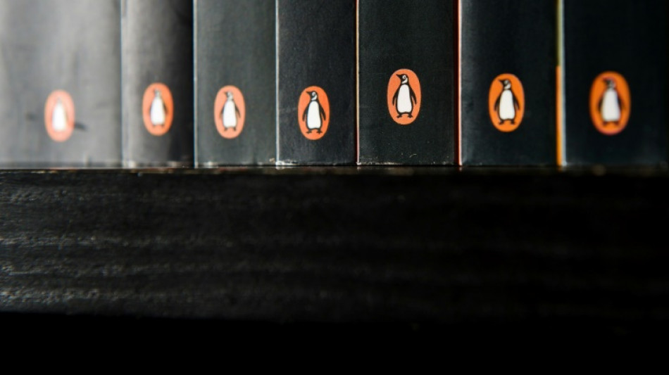 Activistas y la editorial Penguin demandan al condado de Florida por vetar libros