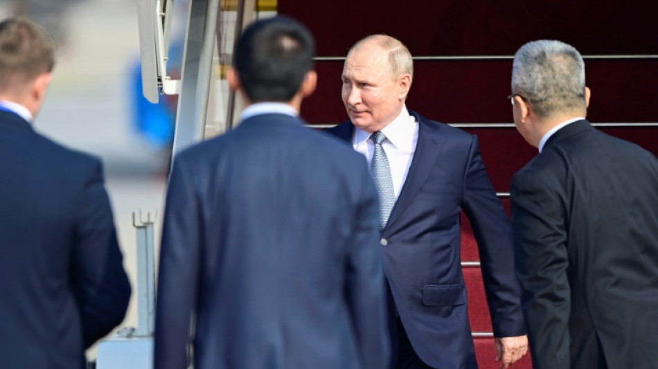 Putin llega a China para reunirse con su "querido amigo" Xi Jinping