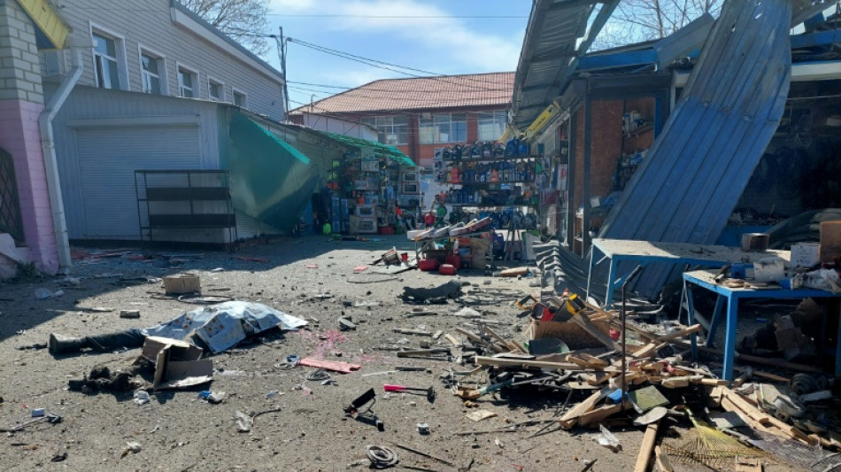 Ataques rusos dejan un muerto y una treintena de heridos en sur y este de Ucrania