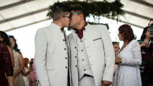 Hundreds wed in Valentine's Day ceremony in Mexico