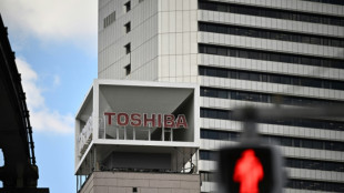 Toshiba concluye una operación por 13.500 millones de dólares para salir de bolsa