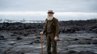 La encarnación de Charles Darwin sigue sus pasos y visita Galápagos 