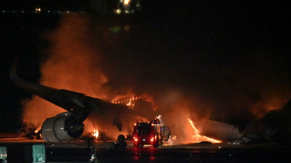 "Un milagro" tras la pesadilla, relatan pasajeros del avión que chocó en Tokio