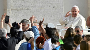 El papa retoma sus audiencias semanales desde la plaza San Pedro