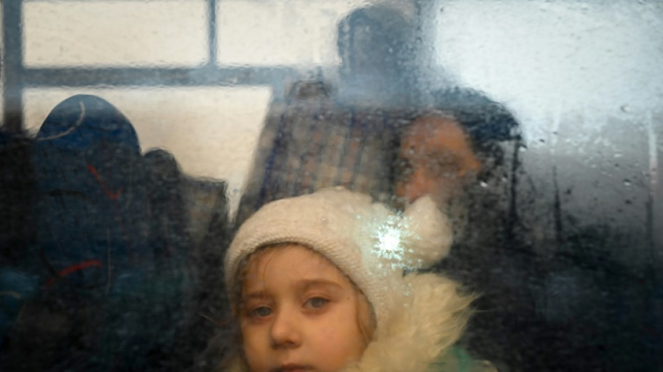 Fleeing Ukrainians reach Moldova to escape Russian bombs