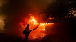 Órdenes masivas de evacuación y un centenar de casas destruidas por incendio en California