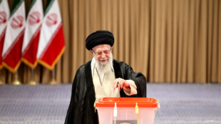 Iranianos definem presidente em 2º turno entre reformista e ultraconservador