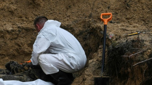 Los muertos de la guerra, enterrados en un bosque cerca de Izium, en Ucrania