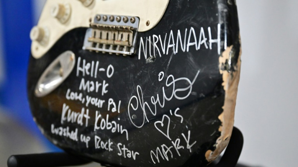 Una guitarra destrozada por Cobain subastada en casi USD 600.000 en EEUU