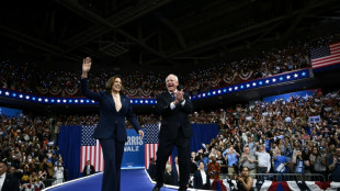 Vuelve la esperanza entre los demócratas en el primer mitin de Kamala Harris y Tim Walz