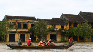 El tifón Noru azota Vietnam y destruye viviendas