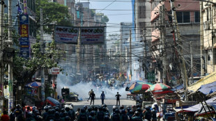 Violentas protestas obreras paralizan el sector textil de Bangladés