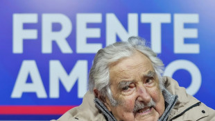 Expresidente uruguayo Mujica sale del hospital y asiste a acto político