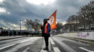 Los franceses rechazan trabajar más tiempo: "Macron quiere que muramos en el puesto"