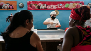 Coppelia, la "meca" del helado en Cuba, desafía la crisis y la oferta privada