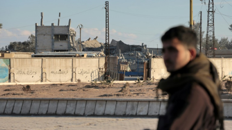 Lento avance de las fuerzas kurdas en la prisión de Siria asaltada por el EI