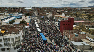 Miles de manifestantes se concentran Lima para pedir renuncia de presidenta del país