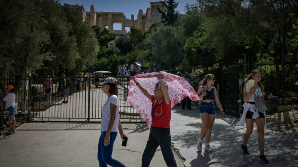 La Acrópolis de Atenas cierra unas horas por la ola de calor en Grecia