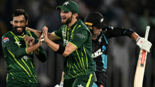 Pakistan trounce depleted New Zealand in second Twenty20 intl