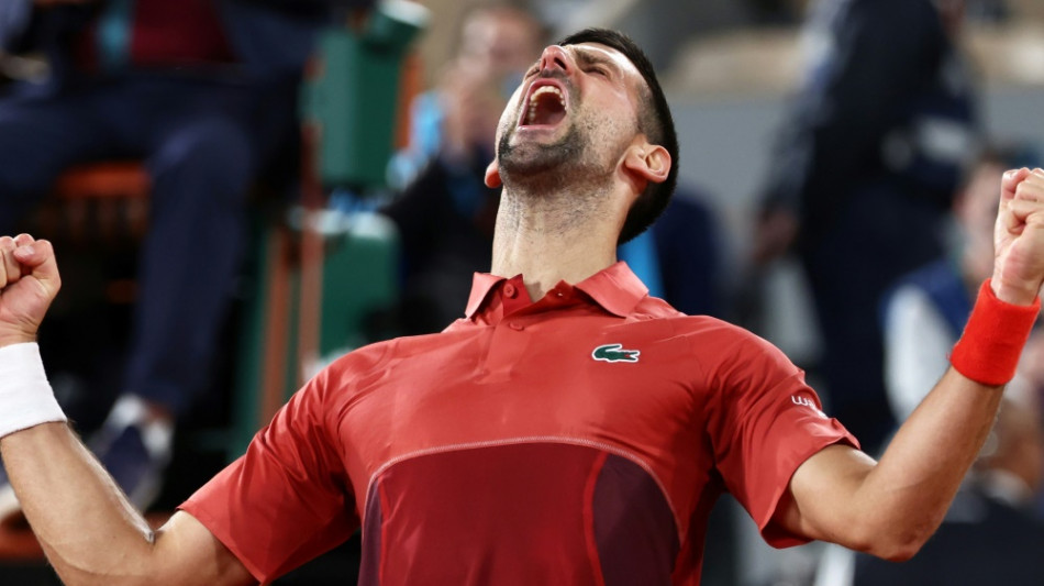 3.07 Uhr: Djokovic entkommt dem Aus tief in der Nacht