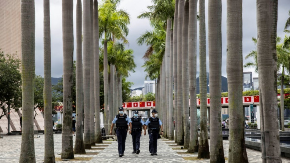 La policía de Hong Kong detiene a 6.400 personas en una operación contra la mafia china