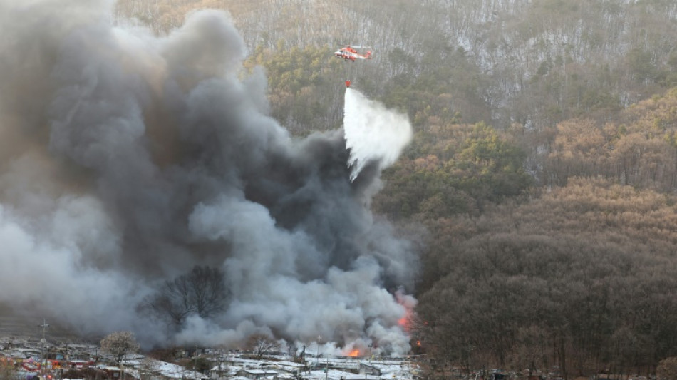 Un incendio en un suburbio de Seúl obliga a evacuar a unas 500 personas