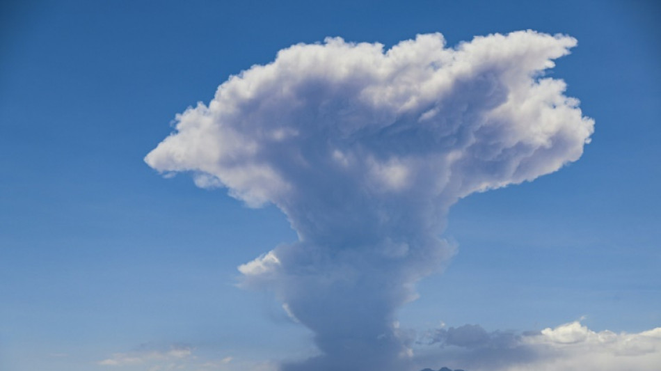 Le volcan chilien Lascar envoie un signal sismique et augmente son activité